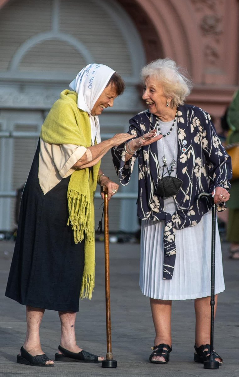 Mujeres, madres y abuelas...
Feliz día compañeras❤️
