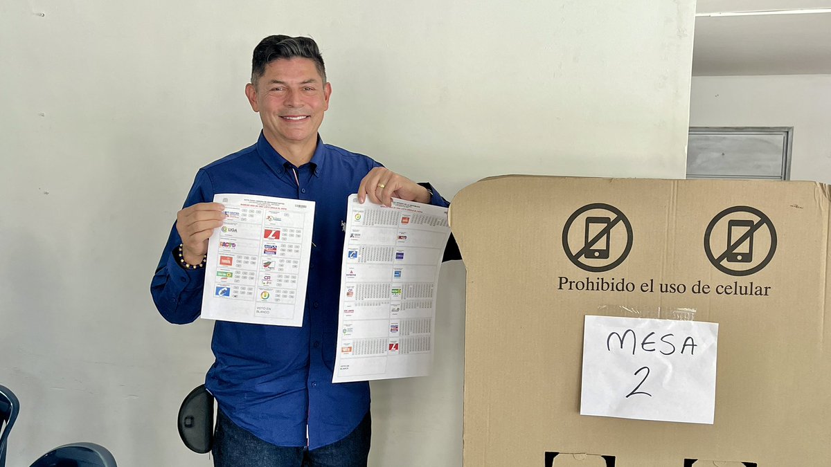 coronelblancog's tweet photo. Deber cumplido mi gente ✅Mi voto ya está en las urnas y estamos más cerca de cumplir este sueño por Santander.
Recuerden marcar la C del partido Conservador y la casilla del número 107.🇨🇴💙
#c107 #CoronelBlanco #partidoconservadorcolombiano
#EleccionesColombia2026 https://t.co/sBinVDgWrC