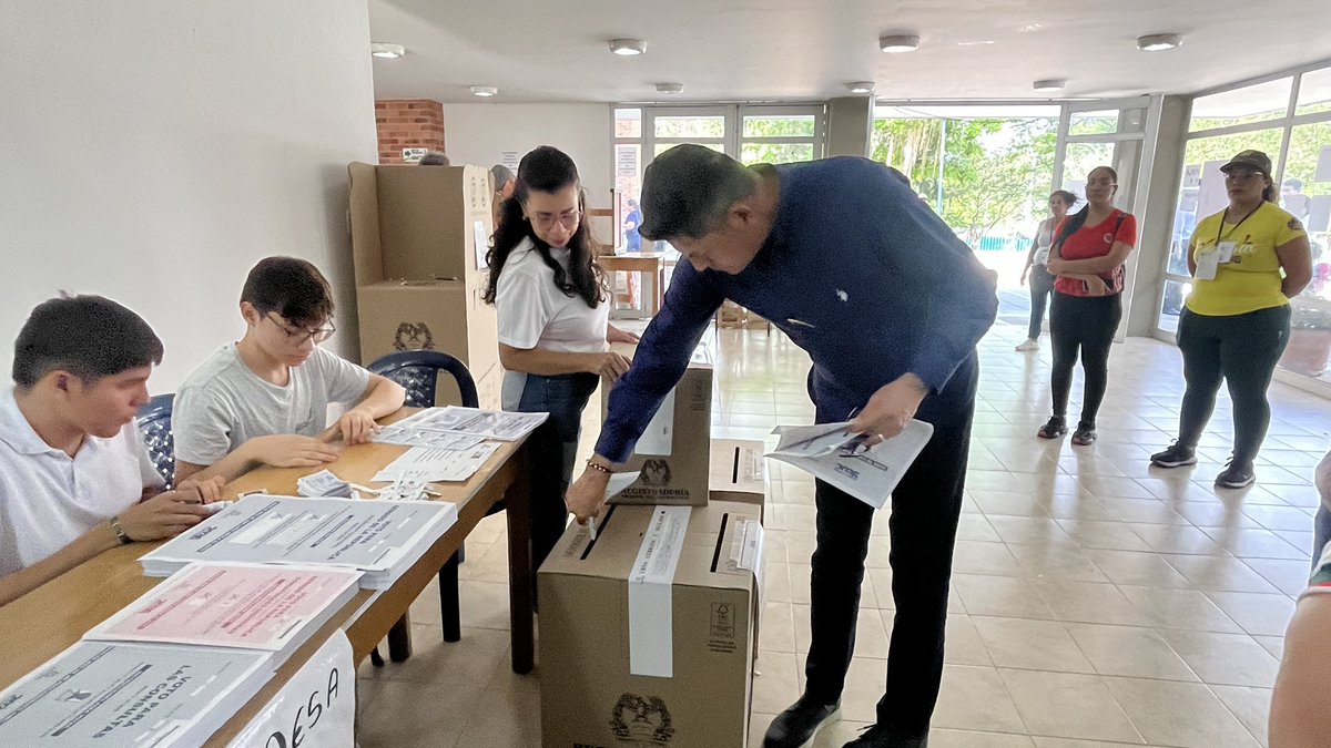 Deber cumplido mi gente ✅Mi voto ya está en las urnas y estamos más cerca de cumplir este sueño por Santander.

Recuerden marcar la C del partido Conservador y la casilla del número 107.🇨🇴💙

#c107 #CoronelBlanco #partidoconservadorcolombiano
#EleccionesColombia2026