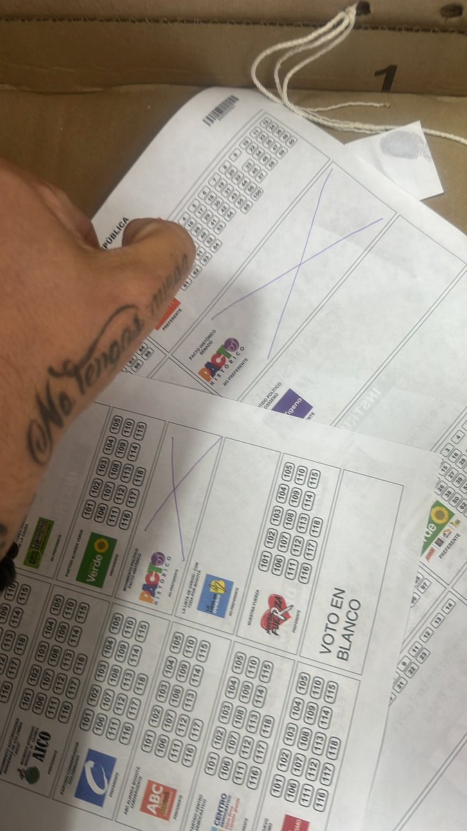 johnsuarezfr's tweet photo. #SoloPactoEnEstaMonda #petro 

EL PUEBLO ELEGIDO DE DIOS, ES LA HUMANIDAD TODA!!! https://t.co/20j3nxAVVS