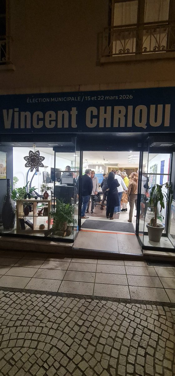 cheriftouam's tweet photo. Les 15 et 22 mars prochains faites comme moi votez Vincent Chriqui Cette semaine nous étions encore présents sur le terrain On vous donne rendez-vous le mercredi 11 mars à 19h pour notre grande réunion publique à la Halle Grenette pour l'avenir de la Ville de Bourgoin-Jallieu ! https://t.co/u0No7HAQwZ