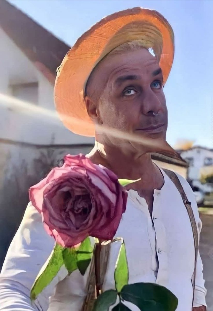 Till Lindemann.de tweet media
