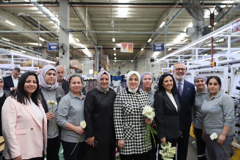 📍Manisa 

AK Parti Grup Başkan Vekilimiz Sn. Bahadır Yenişehirlioğlu ve teşkilatımızla birlikte Manisa Organize Sanayi Bölgesi’nde faaliyet gösteren Başoğlu Kablo Fabrikası’nı ziyaret ederek, emekçi hanım kardeşlerimizle bir araya geldik.

#8Mart #DünyaKadınlarGünü vesilesiyle
