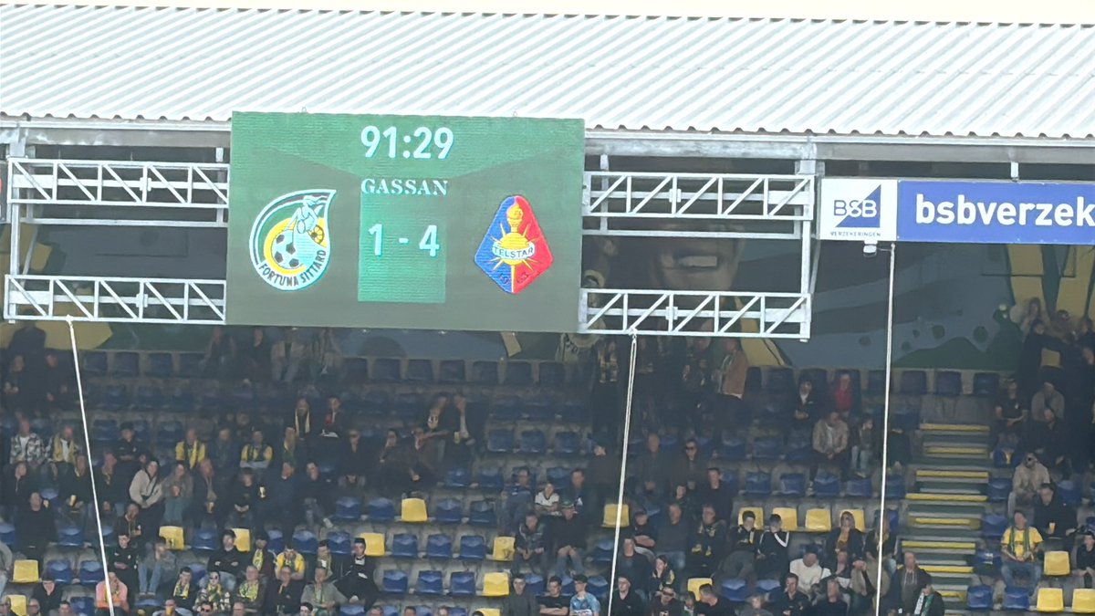 Kanu11's tweet photo. Telstar verdiend gewonnen! Triest 💛💚 #fortel https://t.co/JHiugi47OK