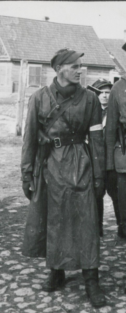 kresy1945's tweet photo. Henryk Rasiewicz „Kim", Wileńszczyzna 1943

Na znojną walkę, krwawy bój z wrogami, 
Każdego z nas sumienia wezwał głos. 
Przebojem iść a los iść musi z nami, 
A jeśli nie, to przełamiemy los. https://t.co/UEtpcayHNd