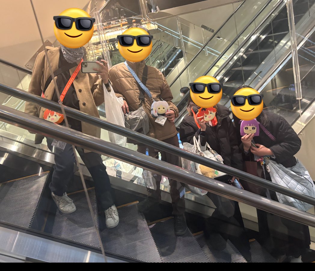 fugancho's tweet photo. フリーレングッズ巡りオフ会お疲れ様でしたー🪄
たまには第5以外のオフ会もいいよね。
クレームゲームに投資した額は考えたくなi...() https://t.co/tYlRdljdgS