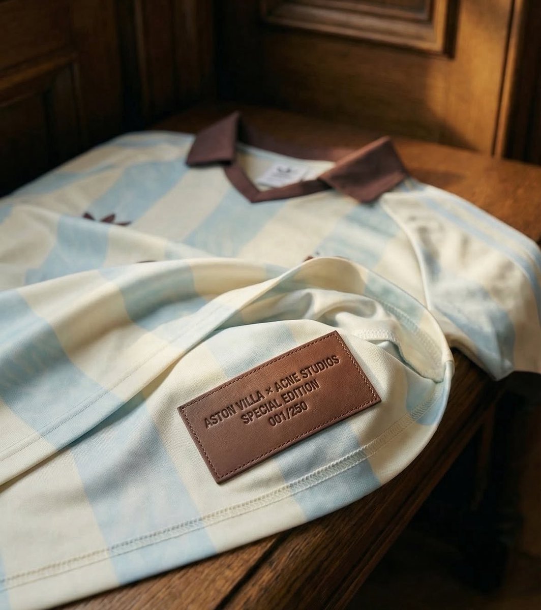 Otra maravilla de colaboración. Aston Villa x Acne Studios. Siempre a favor del buen gusto.
