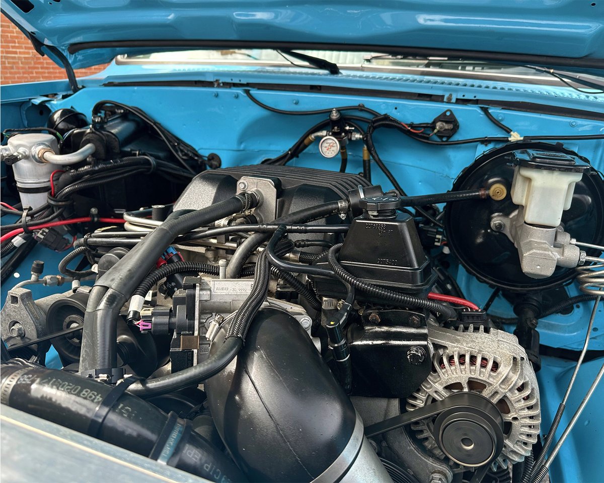 Barrett_Jackson's tweet image. Hawaiian Blue with a storm hiding under the hood. This custom 1987 @Chevrolet #K5 #Blazer is powered by a 6.2-liter LSA V-8 engine producing 625hp with GM controls. Selling with No Reserve during the 2026 Palm Beach Auction, April 16-18.

Learn more: bit.ly/PB26TW-1987Che…