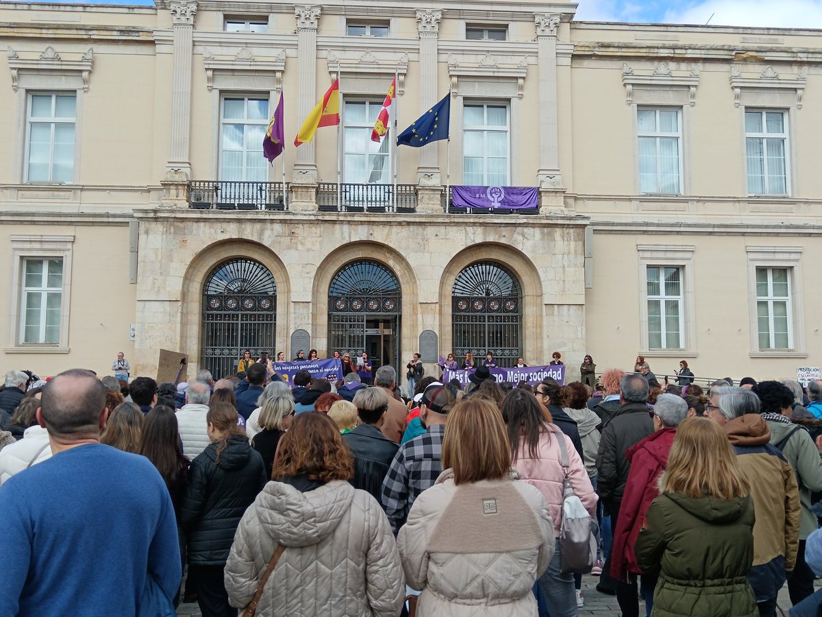 IUPalencia's tweet photo. 🌾Más #feminismo hoy en Palencia este #8deMarzo #EnComun. Con la Plataforma por los Derechos de las Mujeres.
¡VIVA EL 8 DE MARZO!
¡VIVA LA LUCHA DE LAS MUJERES!
¡NO A LA GUERRA! https://t.co/gqt0x6weB9