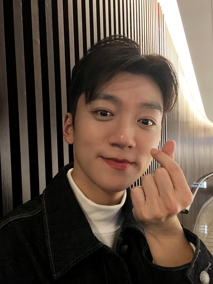 허챔 tweet media