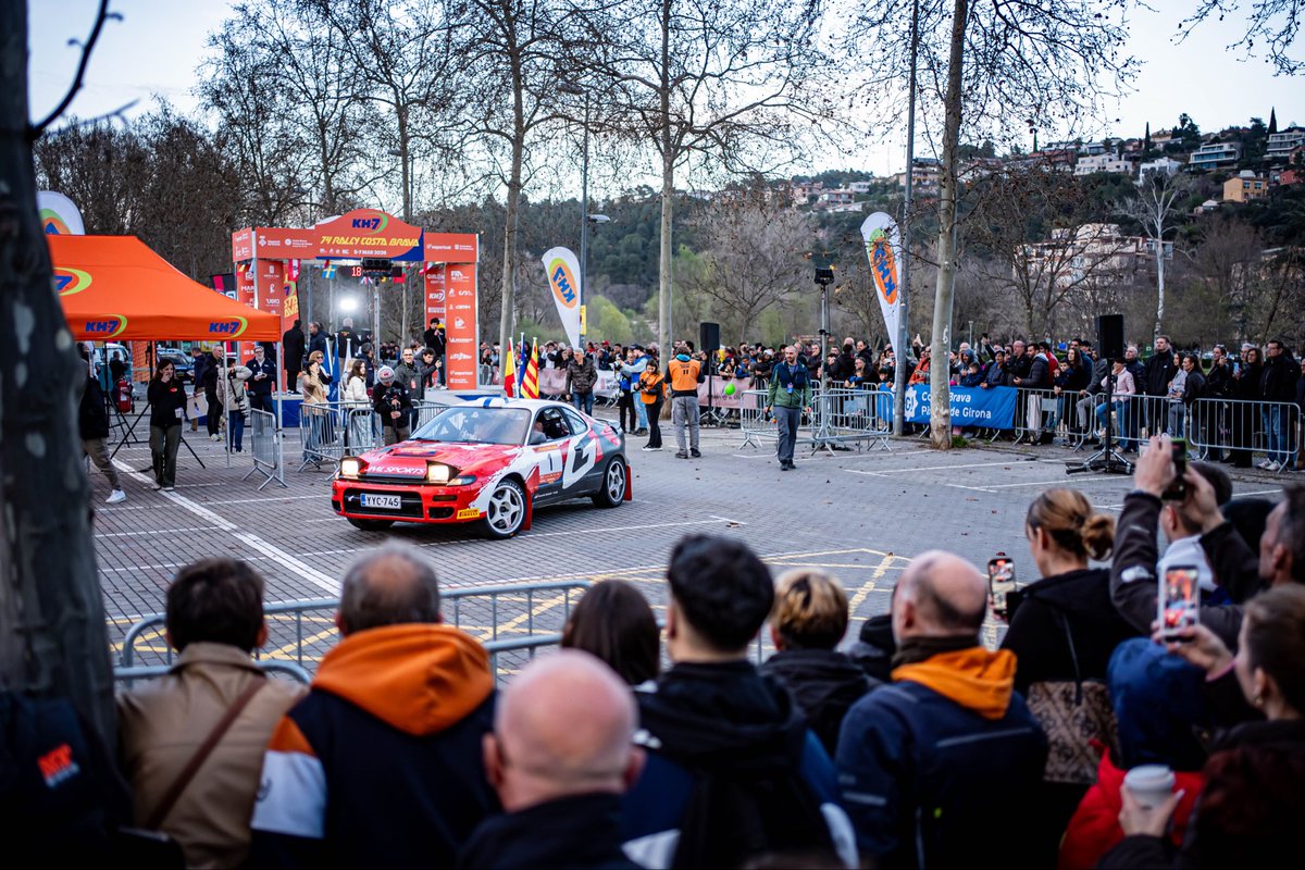 DiputacioGirona's tweet photo. 🏁 El 7️⃣4️⃣è #RallyCostaBrava ha ofert, durant tres dies, un gran espectacle a les carrereres gironines. 

🚘 La prova més antiga de l'Estat, que té el suport de la #DdGi, ha reunit més de 200 equips d’arreu del món

🏆 El diputat Quim Roca va participar en el lliurament de premis. Per segon any seguit, Jari-Matti Latvala (Toyota) va ser-ne el vencedor.