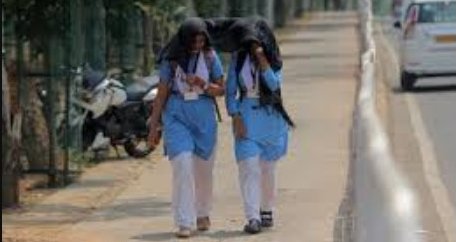 OrissaPOSTLive's tweet image. Two Class-7 girls who fled from their homes to avoid annual examinations were rescued from the house of a relative of one of them in Odisha’s Angul district.

#SchoolExams #StudentSafety #Angul #Odisha #OrissaPOST

📲 Follow Orissa POST – Odisha's No. 1 English Daily 📰✨