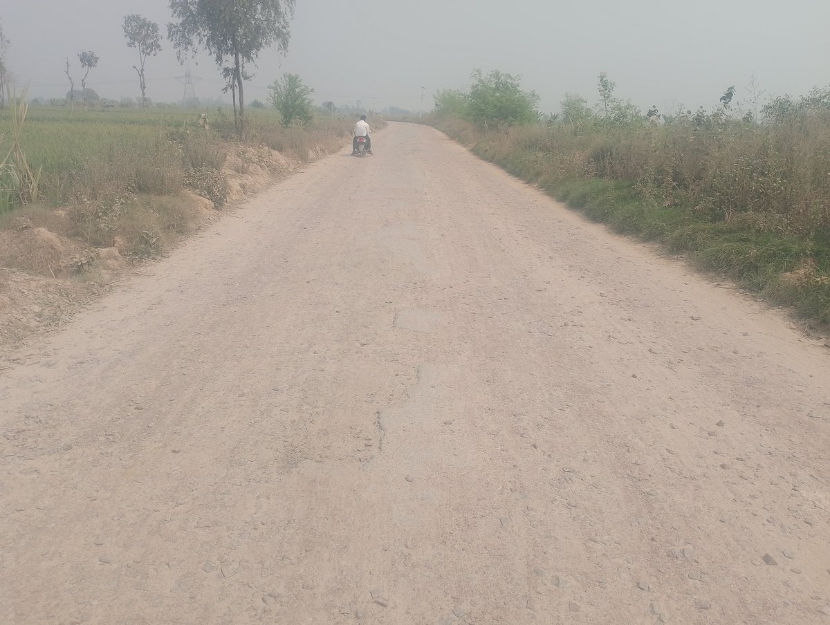 बरवर से भौनापुर और पसगवां सीएससी जाने बाली रोड इतनी दुर्दशा खराब हो गई है की आने जाने वाले लोगो को दिक्कतों का सामना करना पड़ता है अगर पसगवां सीएससी मरीज को लेकर जाना पड़ जाए 20 मिनट के रास्ता में 2 घंटा का समय  <a href="/myogiadityanath/">Yogi Adityanath</a> <a href="/narendramodi/">Narendra Modi</a> <a href="/DMKheri/">DM LAKHIMPUR KHERI</a> <a href="/CdoKheri/">CDO Lakhimpur Kheri</a> <a href="/myogiadityanath/">Yogi Adityanath</a>