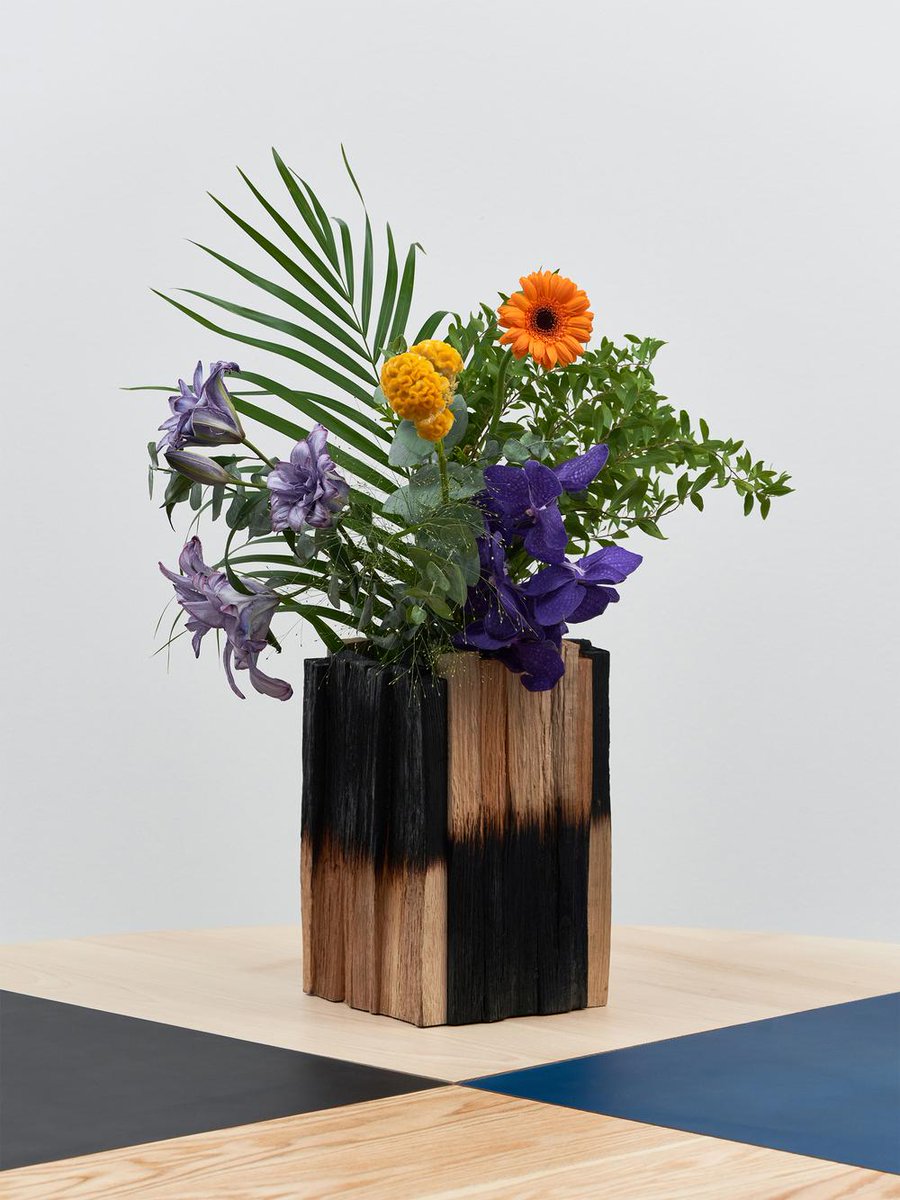 creative_i_p's tweet image. 半分だけ焼いた木材端材で構成したフラワーベース。
kuo-duo.com/FIRE-WOOD