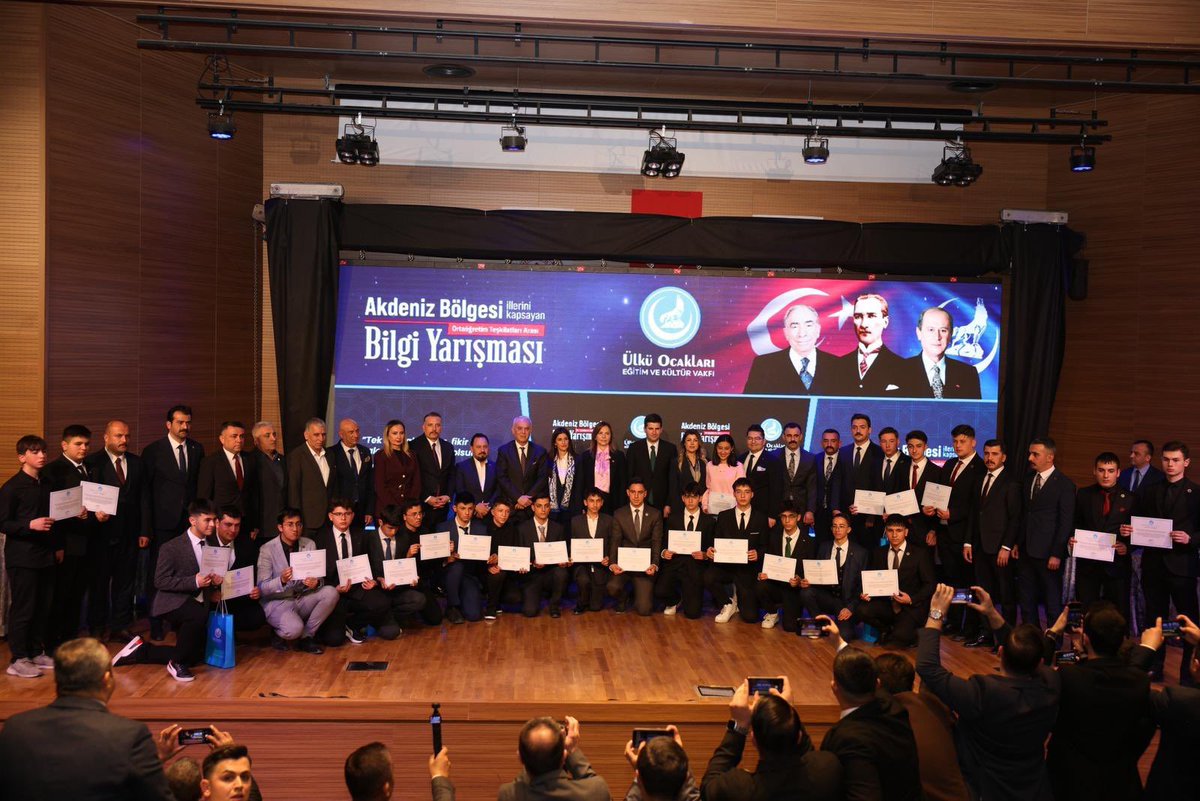 ayyildirim1's tweet photo. Ülkü Ocakları Eğitim ve Kültür Vakfı Genel Merkezimiz tarafından düzenlenen, Akdeniz Bölgesi illerini kapsayan Ortaöğretim Teşkilatları Arası Bilgi Yarışması’nın finalini Adana'da gerçekleştirdik.

🏆 1. Adana
🥈 2. Osmaniye
🥉 3. Mersin

Emeği geçen tüm teşkilatlarımıza ve yarışmaya katılan gençlerimize teşekkür ediyor, dereceye giren illerimizi tebrik ediyorum. 🇹🇷
