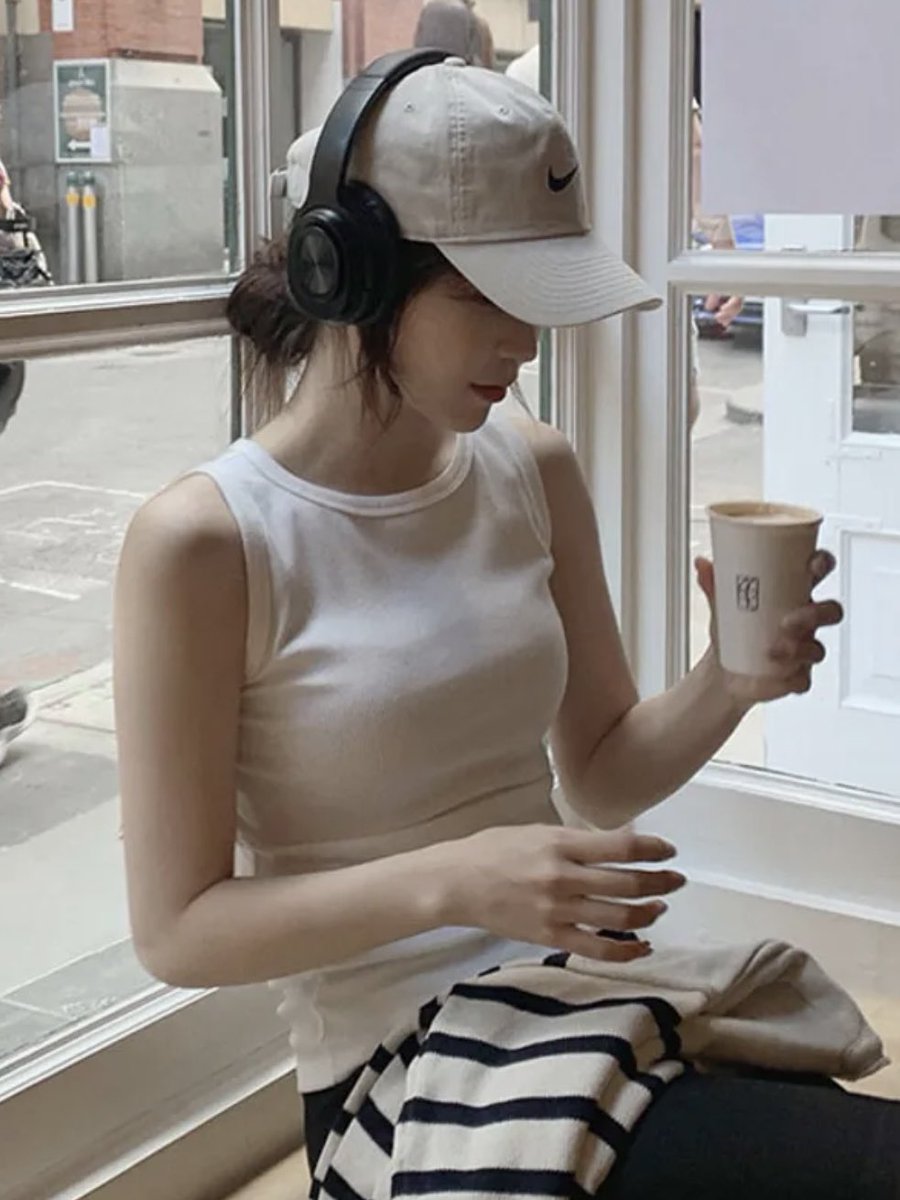 mysassylean's tweet photo. 부유방 커버도 완벽하고 노출이 없어서 나시 안에 그냥 일반 브라 입으면 돼요!
진짜 부담없어서 나시 못 입는 사람들한테도 추천하고 싶음

몸에 슬림하게 붙는데 달라붙는다기보단 자연스럽게 라인을 만들어주는 느낌

https://t.co/XVLHicaI7L
구매 시 수수료 지급받음 https://t.co/W7MaZw8LjE