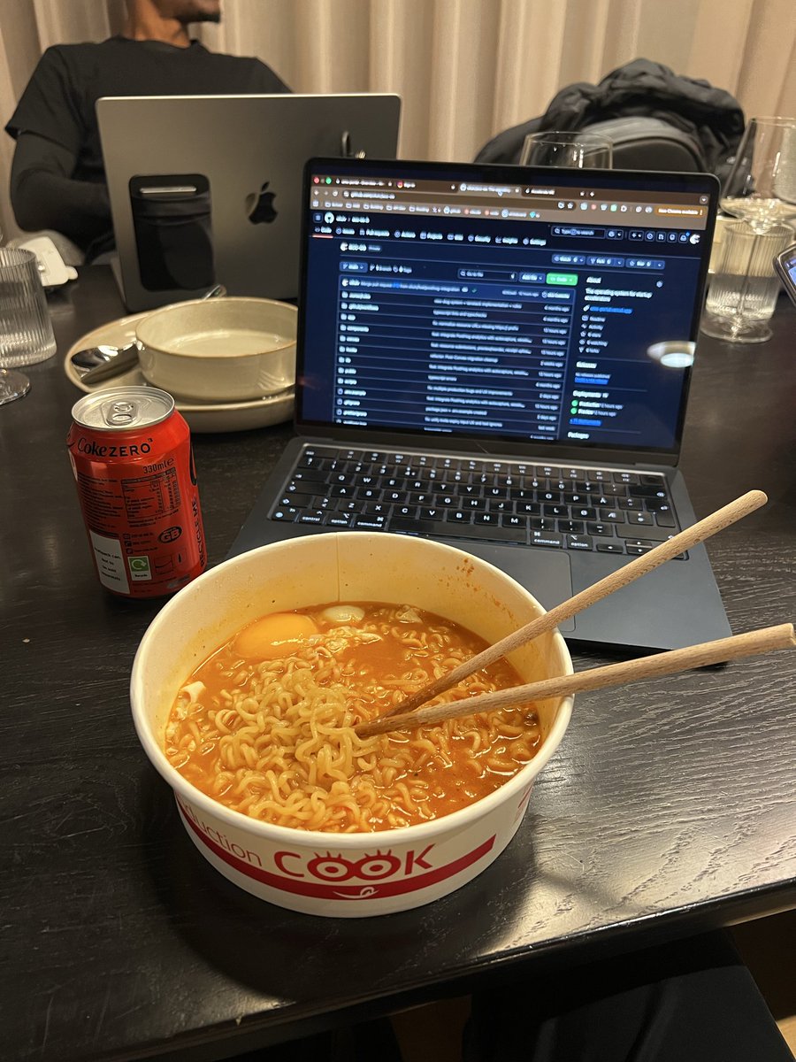 therealoliulv's tweet photo. Hanging out at Manchester’s bottomless ramen co-working🔥

Shoutout to @ChihYang04 and @jallidevs for hosting https://t.co/8sY39C0ajZ