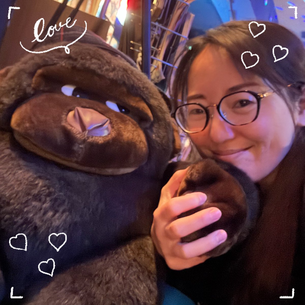 riautaroom's tweet photo. 今夜も美味しかったし、
写真撮るのも楽しい楽しい🥰✨️
ご馳走様でした😍🎶

🦍居たのでツーショ😆
あー楽しかった❣️

今日来れなかったメンバー居るので、
また近々お邪魔しまっす✋ https://t.co/DEjfopgq8E