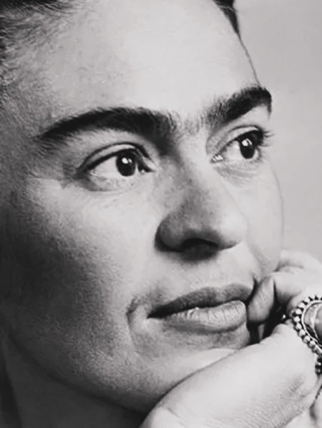 Frida Kahlo tweet media