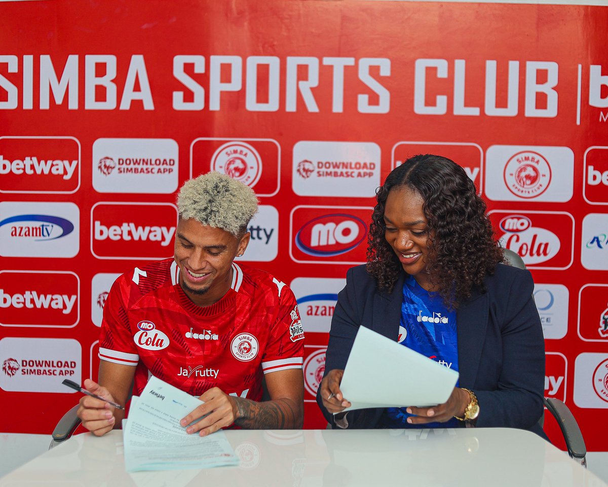 SimbaSCTanzania's tweet photo. Rushine De Reuck amesaini mkataba mpya wa mwaka mmoja wa kuendelea kusalia Simba SC.

Kusoma taarifa zaidi ingia Simba App. #NguvuMoja https://t.co/7BaFwJ0t27
