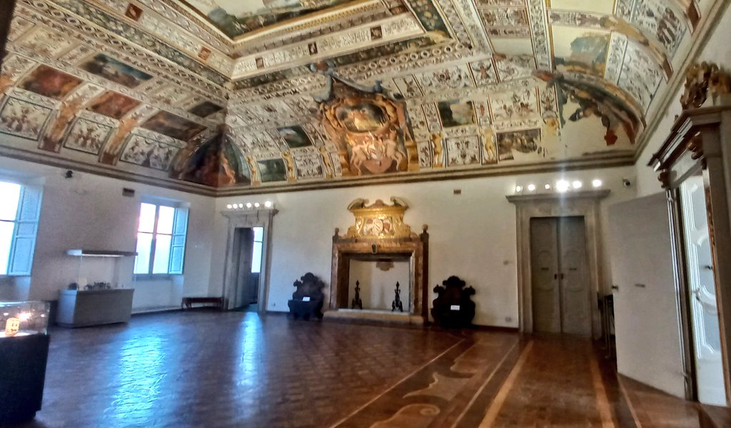 SabrinadP1's tweet photo. Nel salone delle Feste di Palazzo Ferretti, la meraviglia: cofanetto inciso nell'avorio con intarsi di ambra.
Capolavoro assoluto
che desta stupore e meraviglia.
#MANM #TombaDiBelforte #Ancona #8marzo https://t.co/Fd2wolrUfN