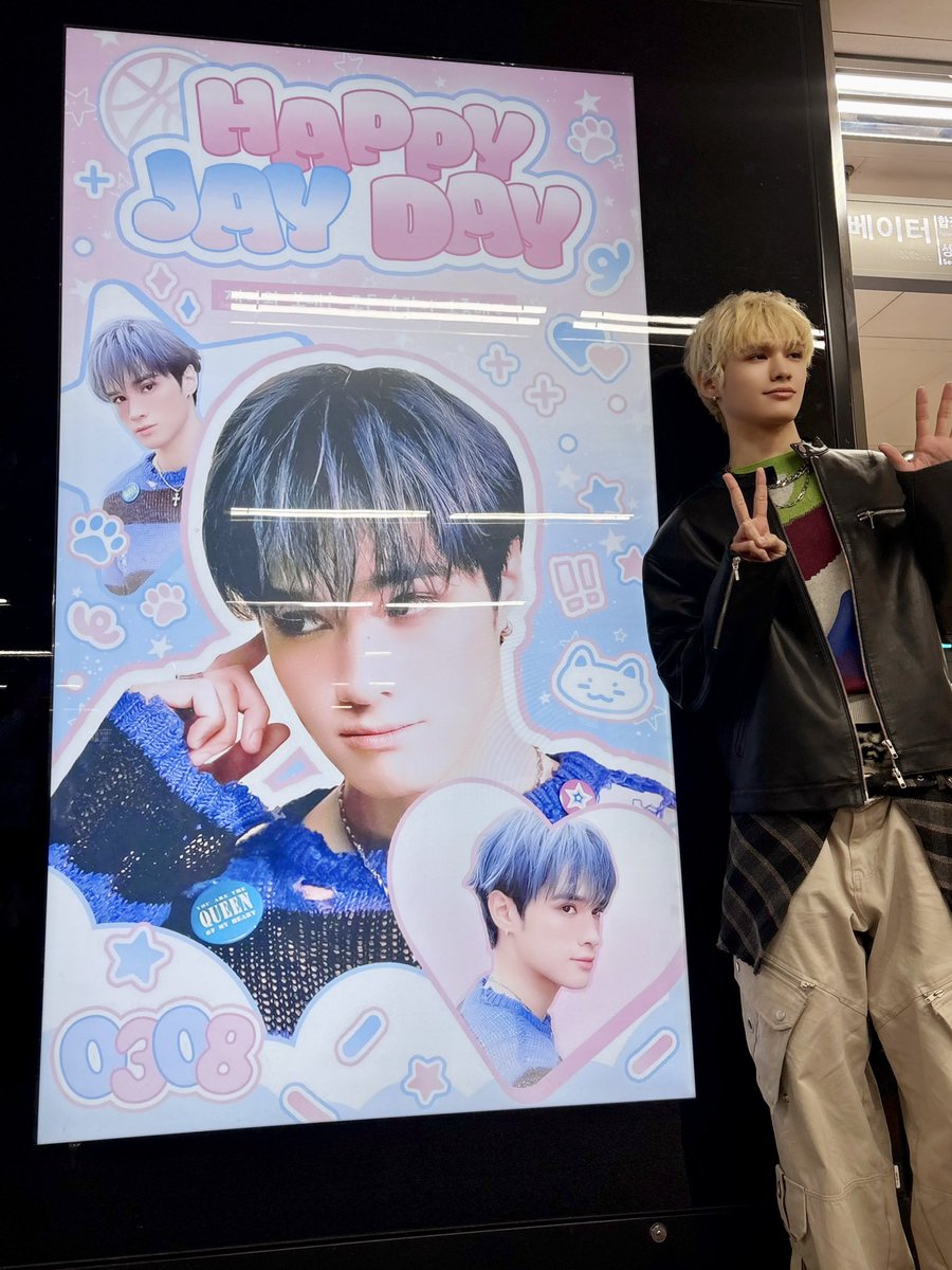 [📷]
HAPPY JAY CHANG DAY🎁

2026 제이의 세 번째 생일 기록📝
팬 사인회도 만나고 생일 카페도 만나고 지하철 광고도 만났네~! 선라이트한테 많은 선물 받아서 좀 행복하다? ㅎㅎ 다음 생일 때도 자주 보자 우리! 선라이트 사랑해🔆💛 고마워ㅓㅓ💛💛

*공공시설에 설치된 광고 위치에 방문하였을