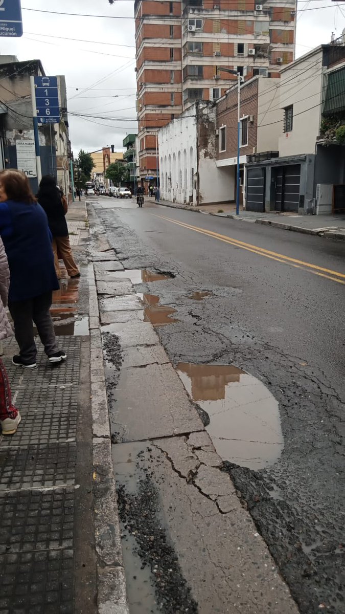 El carril del "Metrobus Blue" tucumano en el centro de la ciudad. 

Calle Entre Ríos primera cuadra.

<a href="/CiudadSMT/">Municipio San Miguel de Tucumán</a>