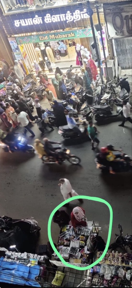 VishalToff's tweet photo. @chennaicorp @chennaipolice_ @ChennaiTraffic @Udhaystalin https://t.co/xSqcgez8Gt