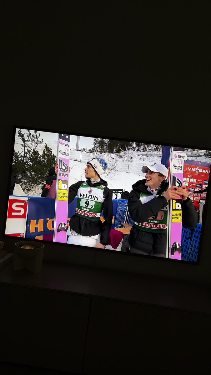 SUOMI PODIUMILLE JOUKKUEKISASSA! MÄKIHYPYSSÄ VITTU!🥳🤩🔥EKAA KERTAA 12 VUOTEEN!
#mäkihyppy
#skijumpingfamily