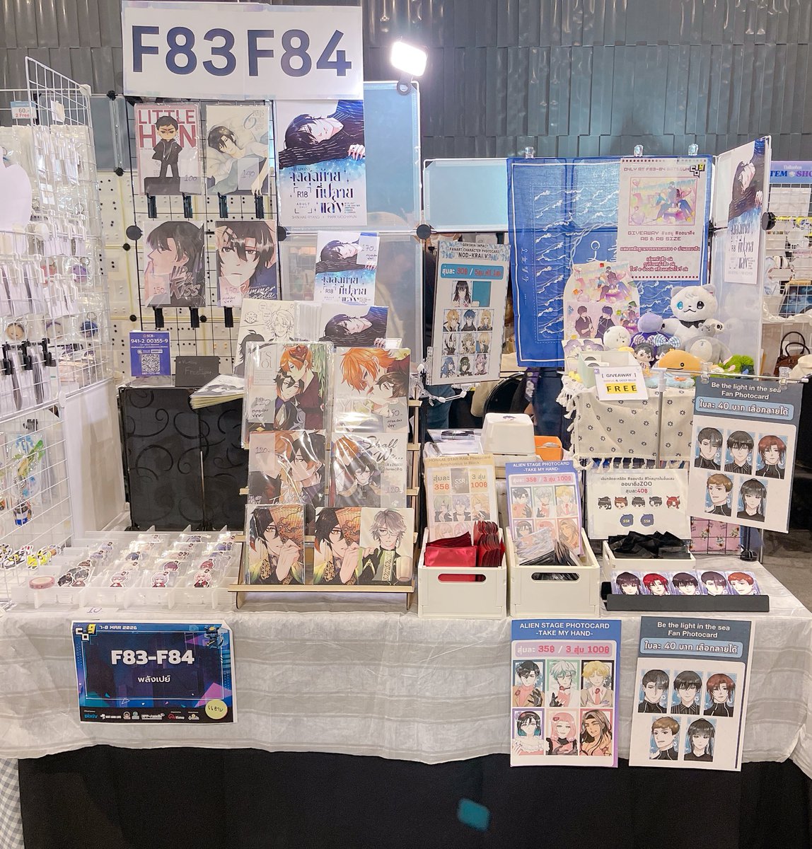 ซีคิว 2 วันนี้คำที่ได้ยินบ่อยที่สุดคือ “ขอบคุณที่แปลออบาดึง” เราต่างหากที่ต้องขอบคุณ ขอบคุณที่อ่านและชอบออบาดึงนะคะ พอรู้ว่าทุกคนอ่านอย่างสนุกสนานในฐานะคนแปลก็สุขใจที่สุดแล้วค่ะ เราไม่ได้เก่งกาจอะไรแต่เพราะทุกคนให้โอกาสเลยทำหน้าที่นี้อย่างมีความสุขที่สุดค่ะ ขอบคุณอีกครั้งนะคะ🫶🏻💕