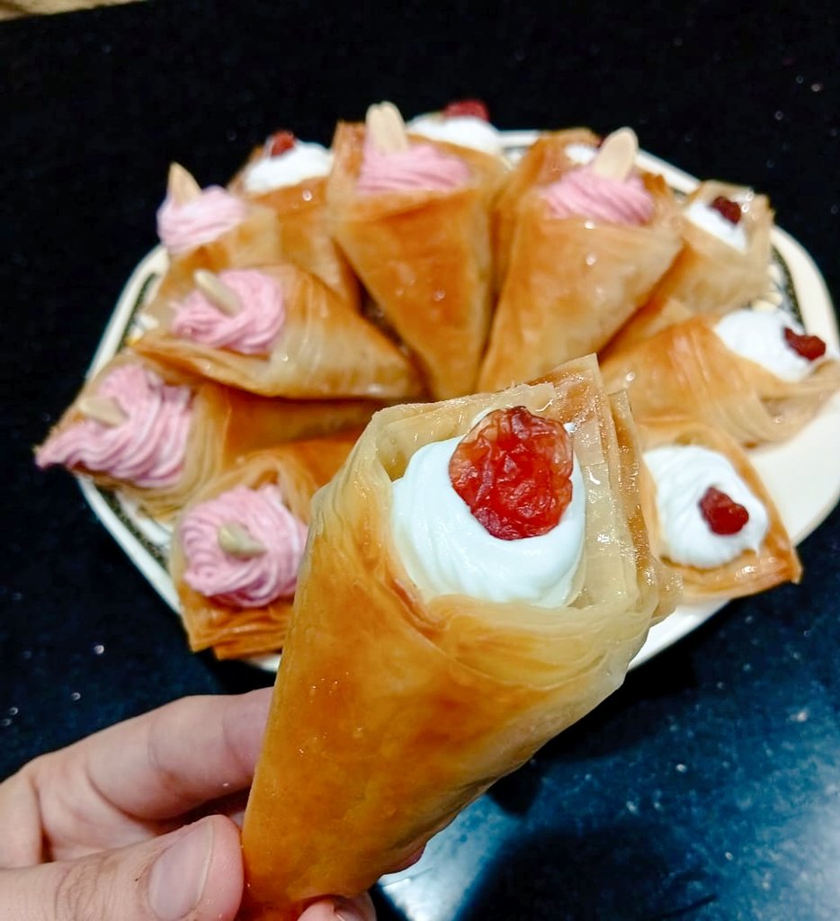 D0aa_Alaa's tweet photo. الحمد لله الذي تتم بنعمته الحلويات 😂
تسلم ايديا 🥰 https://t.co/rdENIE6yDz