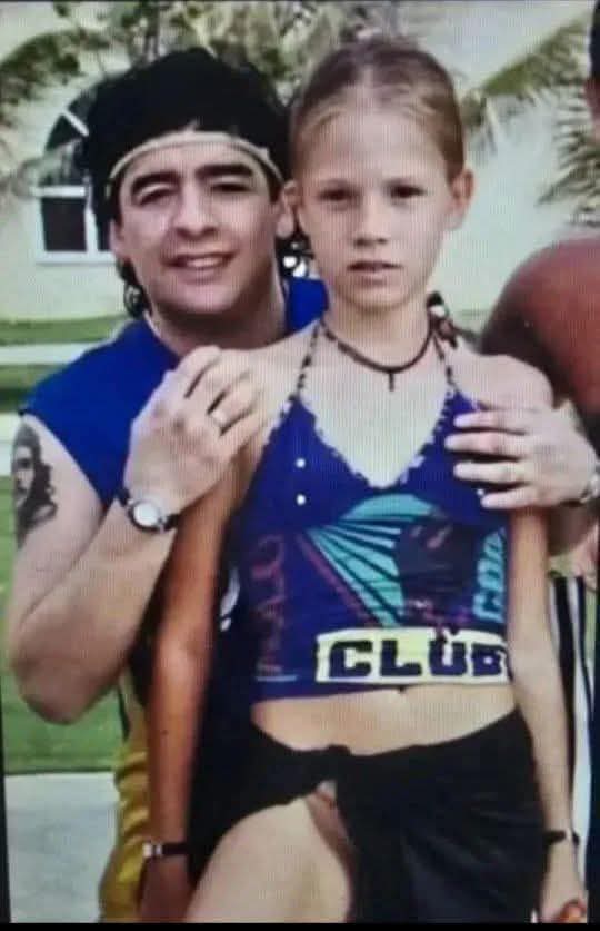 La caida de un idolo dice el marmota, no podes comparar a este pedófilo hijo de puta con Messi 
#MessiSiempreConVos