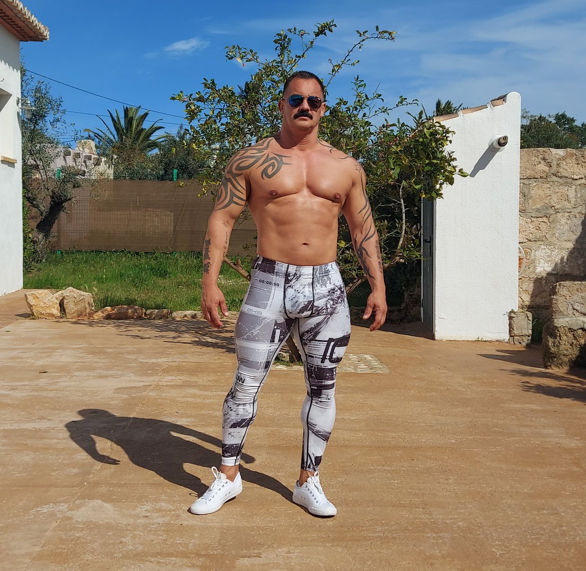 Kings of Spandex tweet media