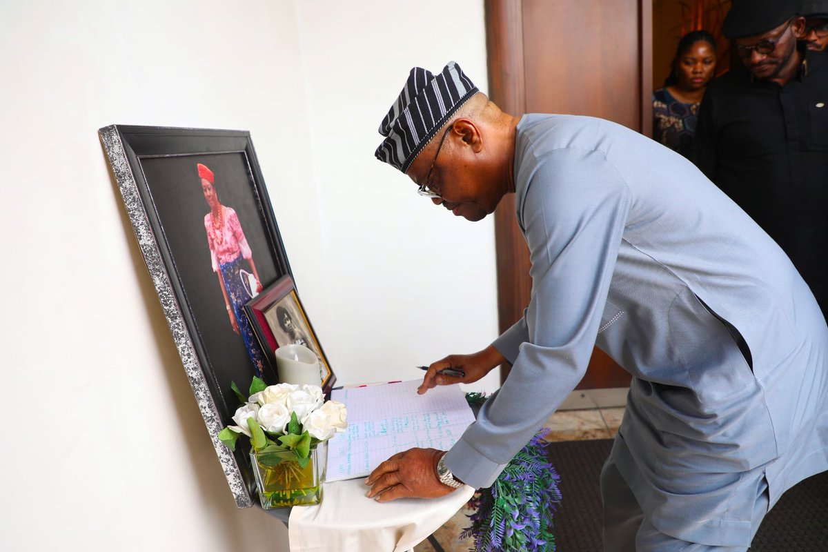 FCT Minister, Nyesom Wike, visited the Rivers State House of Assembly Majority Leader, Alabo Major Jack in Port Harcourt, on Sunday, to commiserate with him on the demise of his 83-year-old mother, Mrs. Ajuah Pamela Mensah Jack.