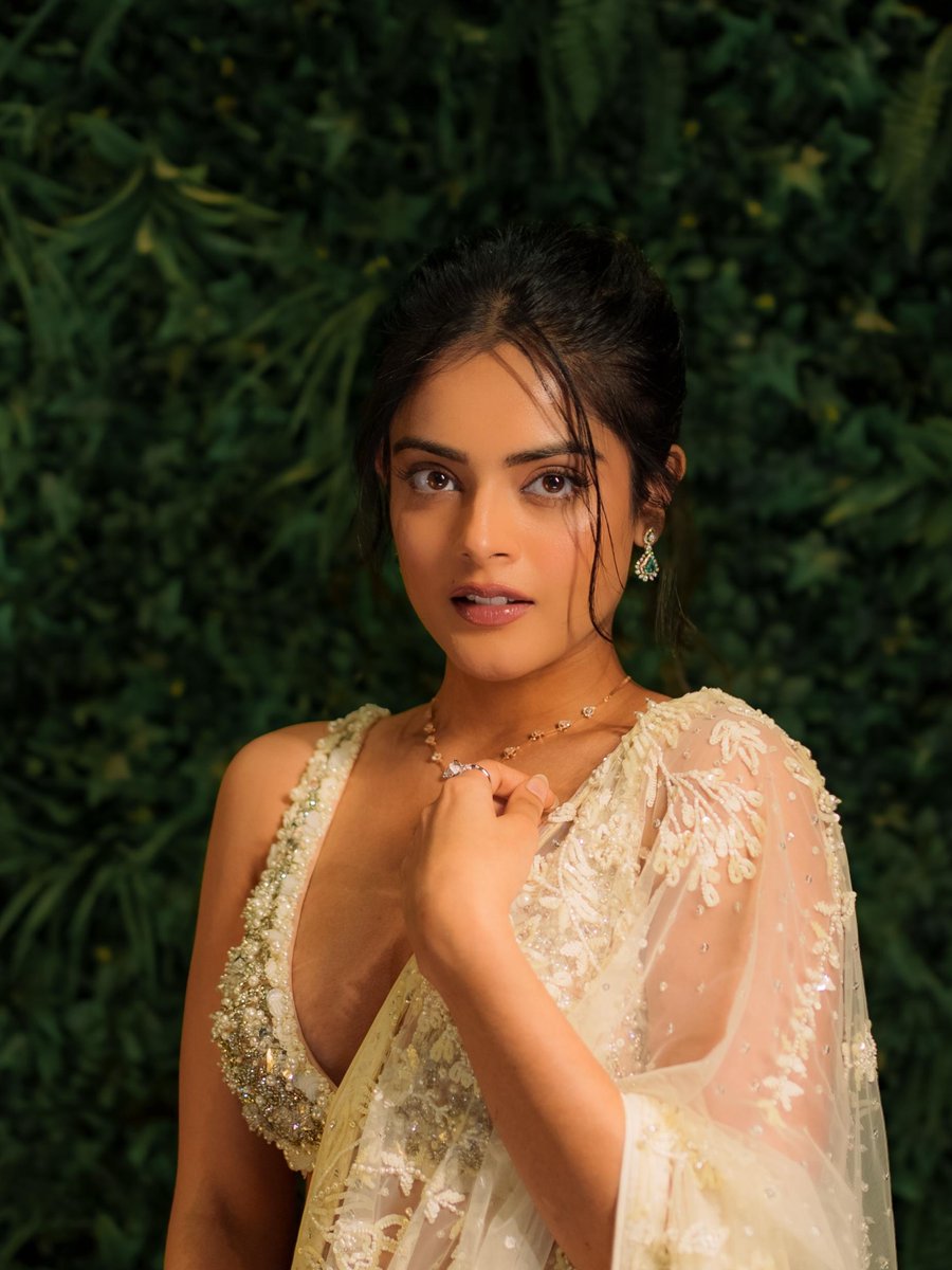 Cassieinfiniti's tweet photo. Indian underrated beauty ridhi kumar #RidhiKumar https://t.co/qsFGcbsROi