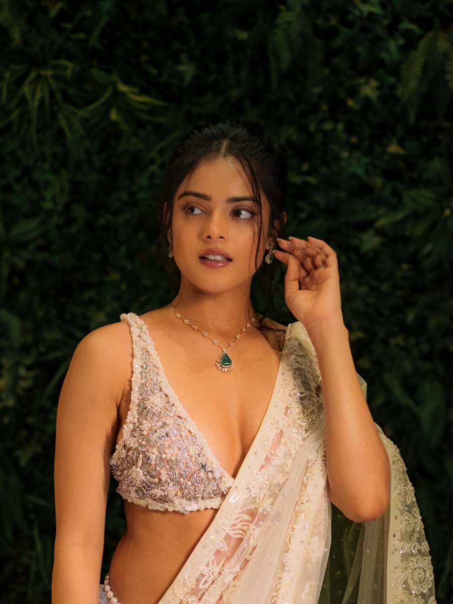 Cassieinfiniti's tweet photo. Indian underrated beauty ridhi kumar #RidhiKumar https://t.co/qsFGcbsROi
