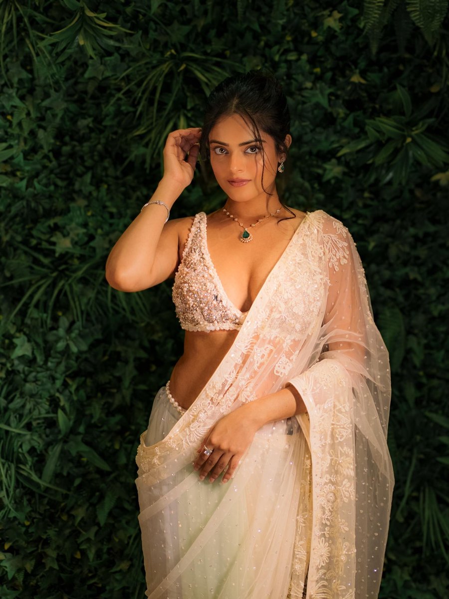 Cassieinfiniti's tweet photo. Indian underrated beauty ridhi kumar #RidhiKumar https://t.co/qsFGcbsROi