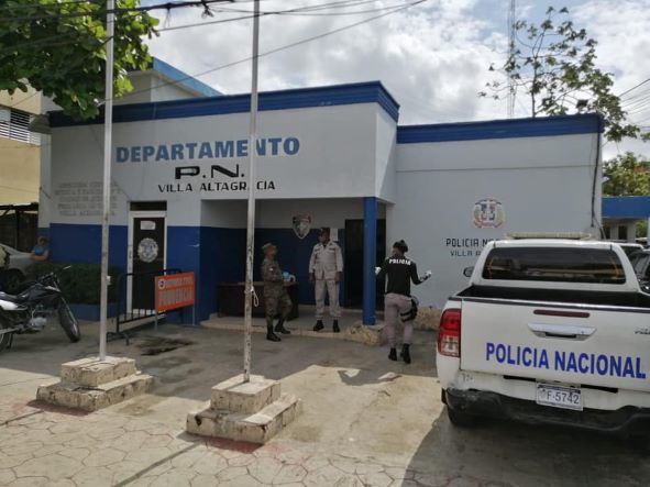 ReadRamon's tweet photo. @PoliciaRD @MinInteriorRD @PresidenciaRD @luisabinader @FarideRaful 
QUEJA CIUDADANA: VILLA ALTAGRACIA BAJO FUEGO Y SIN AUTORIDAD
https://t.co/Eg0BwdmlQ1 https://t.co/yNLhrNo4sm