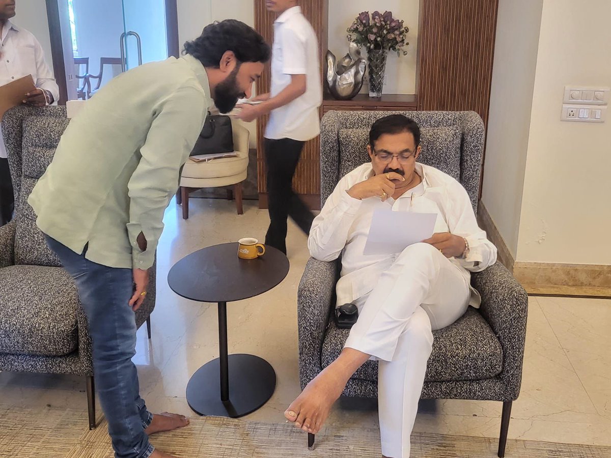 WandileAtul's tweet photo. हिंगणघाटला स्वतंत्र जिल्ह्याचा दर्जा देणे व प्रस्तावित ११ अप्पर जिल्हाधिकारी कार्यालयांच्या यादीत हिंगणघाटचा समावेश करण्याकरिता जेष्ठ नेते जयंत पाटील यांच्याशी सविस्तर चर्चा करीत निवेदन.
मा.जयंत पाटील यांनी तत्काळ दखल घेत राज्याचे मुख्यमंत्री देवेंद्र फडणवीस यांना पत्र पाठविले. https://t.co/hQLtipccyk