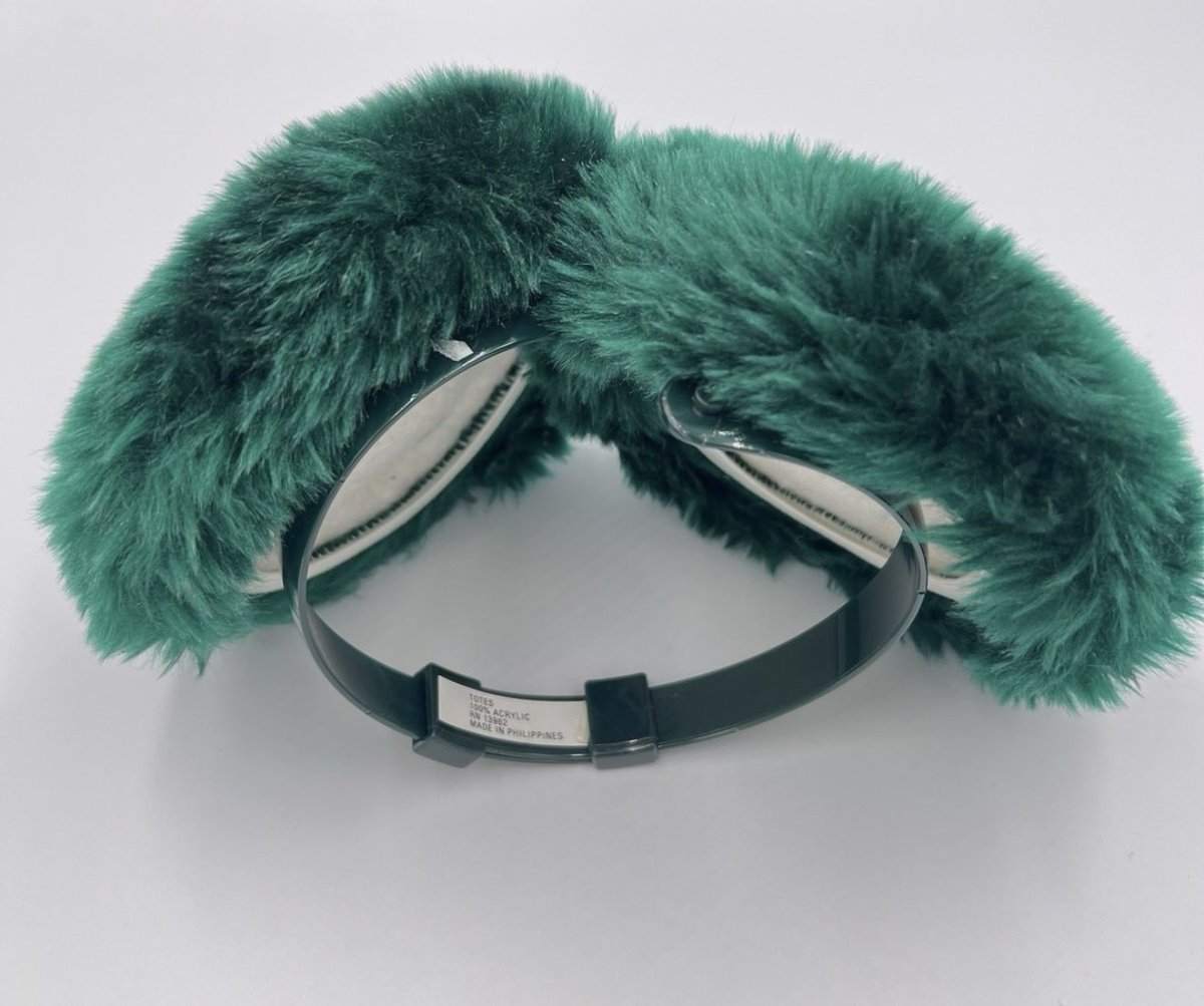lerdalparker23's tweet photo. Vintage 1980s Emerald Green Faux Fur Thinsulate Earmuffs @GregBruhl3 #Earmuffs https://t.co/G8UR8iE9JF