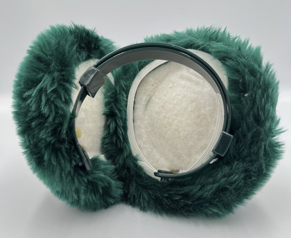 lerdalparker23's tweet photo. Vintage 1980s Emerald Green Faux Fur Thinsulate Earmuffs @GregBruhl3 #Earmuffs https://t.co/G8UR8iE9JF