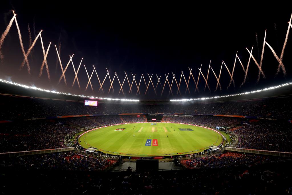 BudweiserIndia's tweet photo. The energy is electric ⚡ 

#Budweiserindia #BUDXICC #T20 #InTheHandsOfFans #INDvsNZ https://t.co/HCrfujFHTI