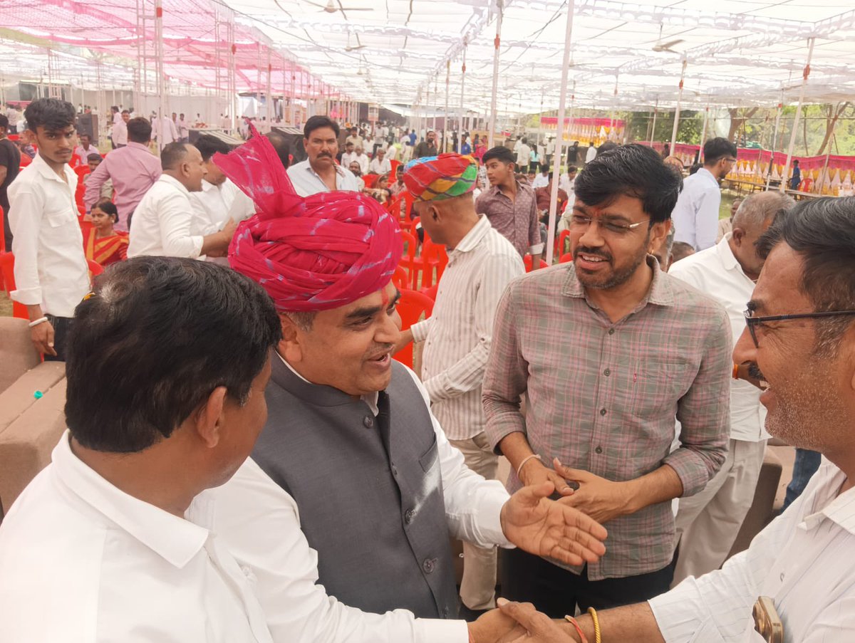 devisrbjp's tweet photo. चित्तौड़गढ़ विधायक माननीय श्री चंद्रभान सिंह जी आक्या द्वारा आयोजित होली मिलन समारोह में शामिल हुआ साथ ही राजस्थान सरकार के मंत्री आदरणीय गौतम जी दक से मिलना हुआ।
@gautamdak_mla @mlacbsaakya https://t.co/lfm3mQKlQB