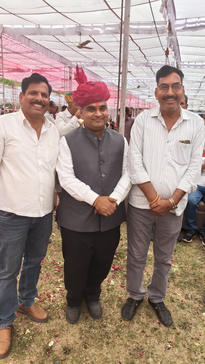 devisrbjp's tweet photo. चित्तौड़गढ़ विधायक माननीय श्री चंद्रभान सिंह जी आक्या द्वारा आयोजित होली मिलन समारोह में शामिल हुआ साथ ही राजस्थान सरकार के मंत्री आदरणीय गौतम जी दक से मिलना हुआ।
@gautamdak_mla @mlacbsaakya https://t.co/lfm3mQKlQB