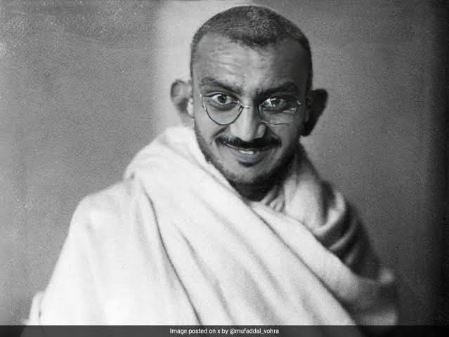 HeartBreak_aKid's tweet photo. Axar Patel our Team India’s Saviour came for bowling 🎾
And OUT 😍 Finn Allen Out By Bapu 👏👏
#INDvsNZ #NZvsIND #Bapu #Baapu #AxarPatel https://t.co/lljK7vpJKC
