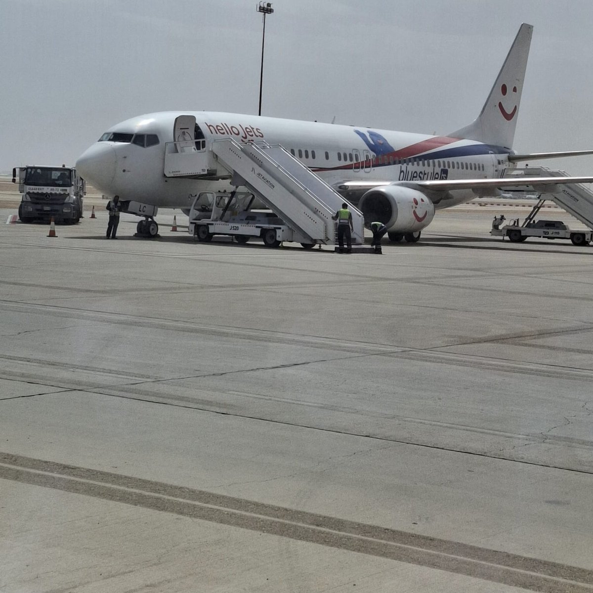 MAERomania's tweet photo. Revenirea în siguranță în România a 183 de cetățeni români din Qatar prin intermediul unui zbor de repatriere asistată pe ruta Riad-București https://t.co/UptLdWOB7P https://t.co/YlvElA868L