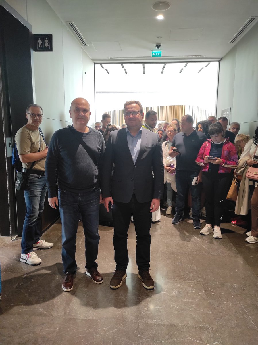 MAERomania's tweet photo. Revenirea în siguranță în România a 183 de cetățeni români din Qatar prin intermediul unui zbor de repatriere asistată pe ruta Riad-București https://t.co/UptLdWOB7P https://t.co/YlvElA868L