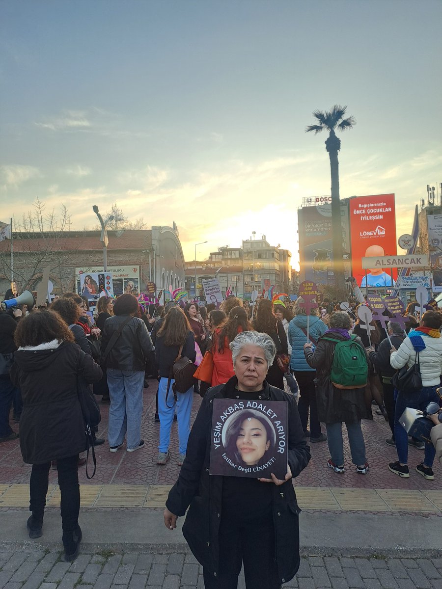 Buradayız kızımız için adalet için #8MartDünyaKadınlarGünü