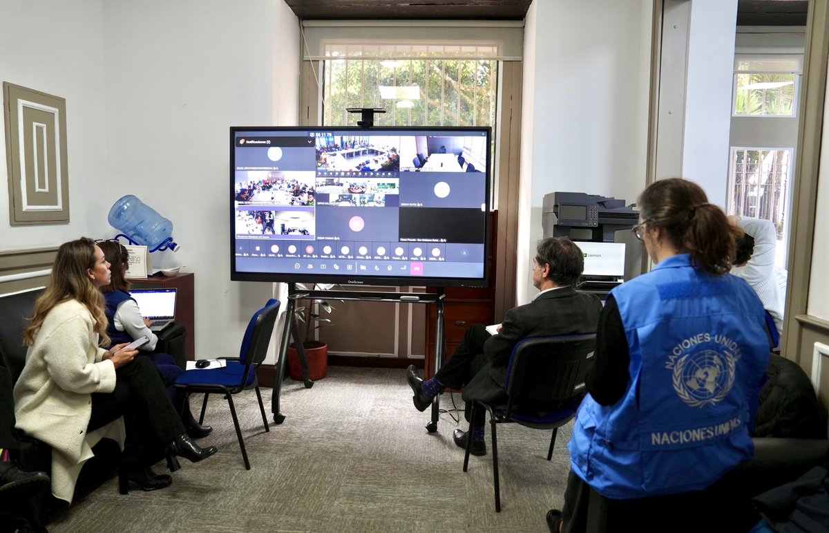 MisionONUCol's tweet image. Estamos presentes en el Puesto de Mando Unificado #PMU junto a @Registraduria @DefensoriaCol @mindefensa @PGN_COL @CNE_COLOMBIA y @Ministerio_TIC. 

La democracia, #ElValorQueCompartimos.