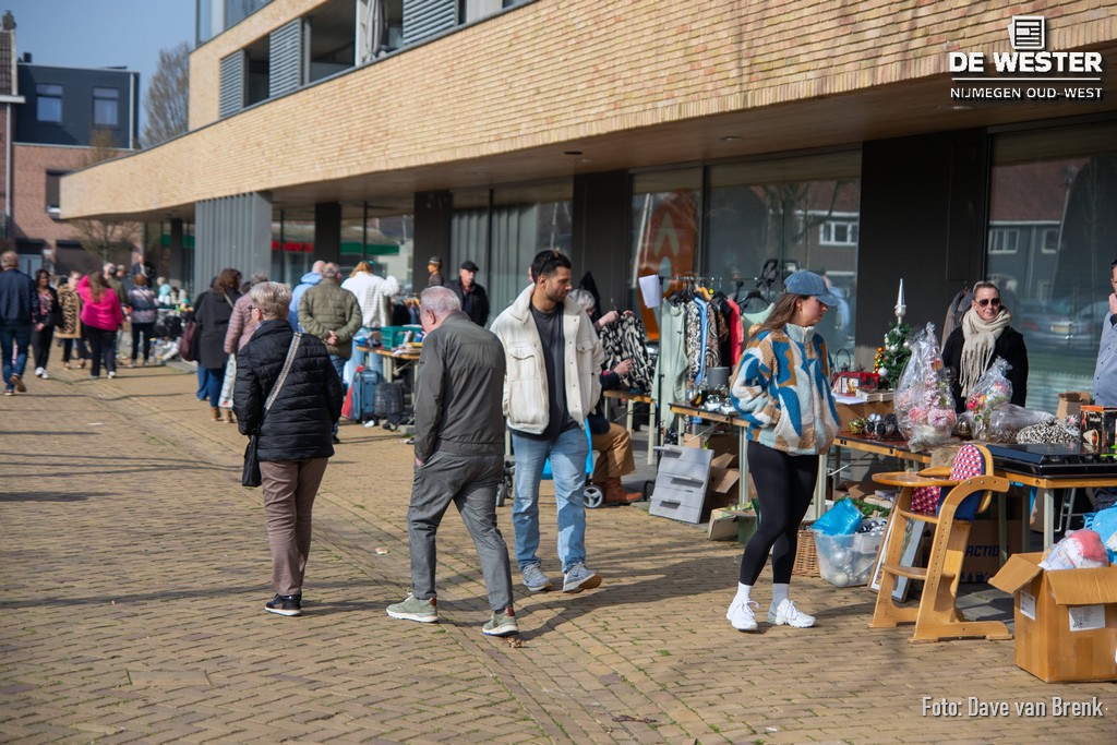 Drukbezochte rommelmarkt in De Biezantijn groot succes dewester.info/drukbezochte-r… #DeWester #Nijmegen #Nieuws